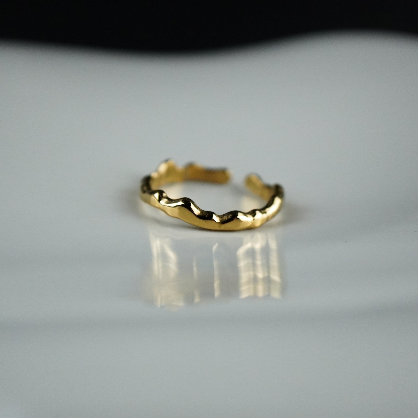 Impressive Curvy Ring Gold