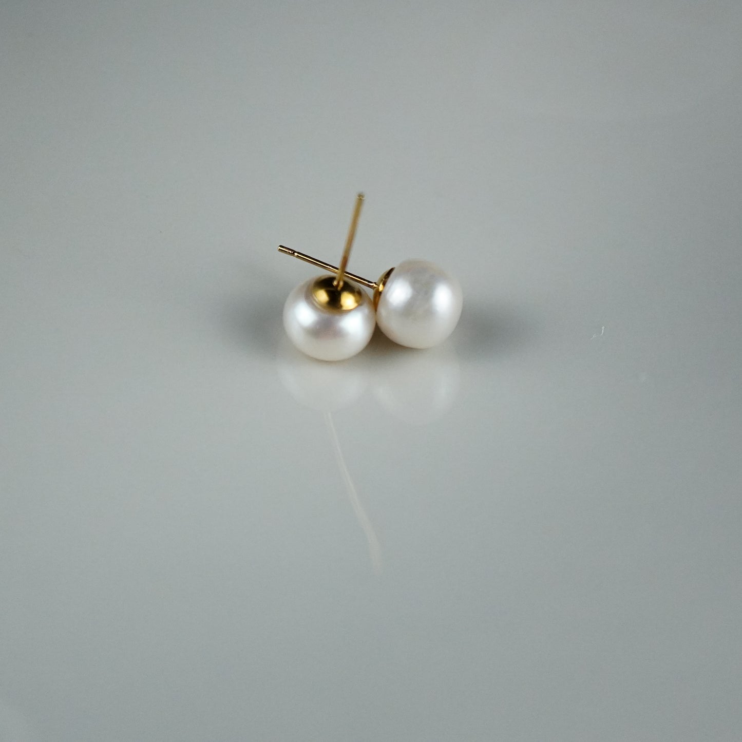 Big Pearl Pin Earrings Gold