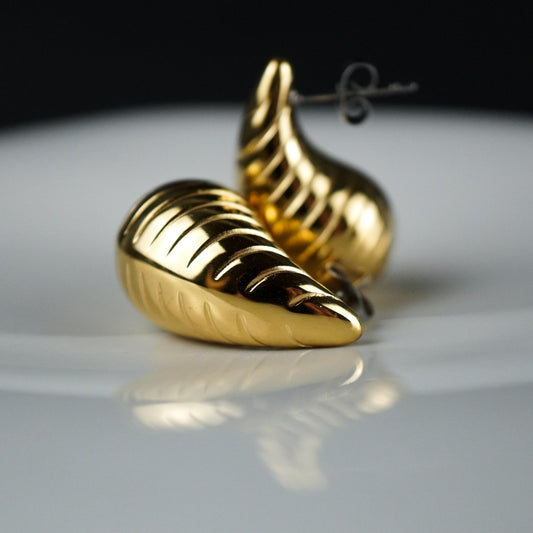 Big Structured Drop Earrings Gold