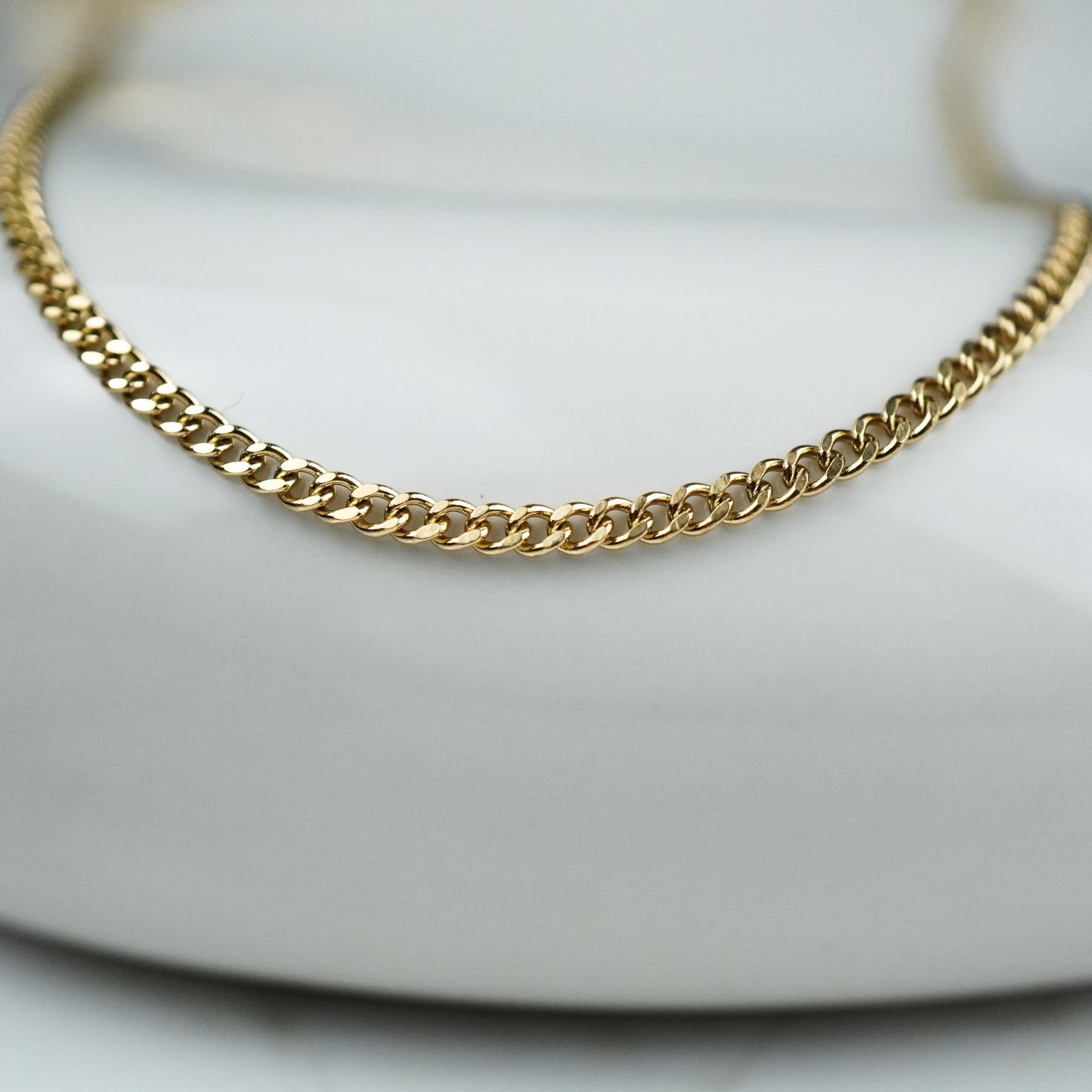 Tiny Plain Necklace Gold